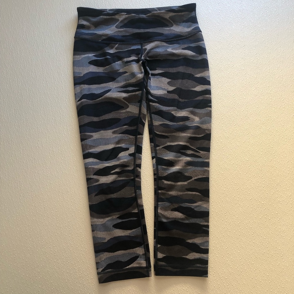 Lululemon Blue + Grey Camo 23” Crop Leggings